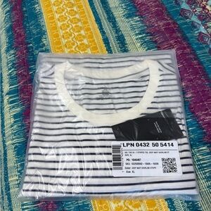 New with Tags in Package Fabletics 24-7 Tee Striped Navy and White T-Shirt XL